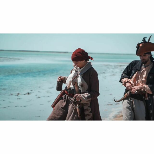 Une vie de pirate !
Models : Prune & @paco_rk
📸 @adrienchazal
#piratelife #piratephotography #costumehistory #frenchartisan #francecosplay #larpphotography #courtmetrage #fantasyfilm #handmadefabrics #larpfashion #leathercostume